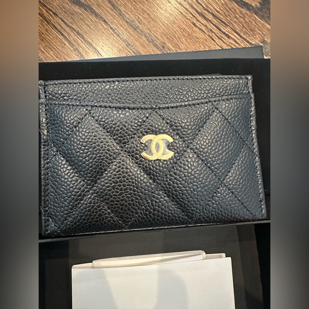 BNIB Chanel black caviar card holder with GHW (gold hardware) - Picture 4 of 10
